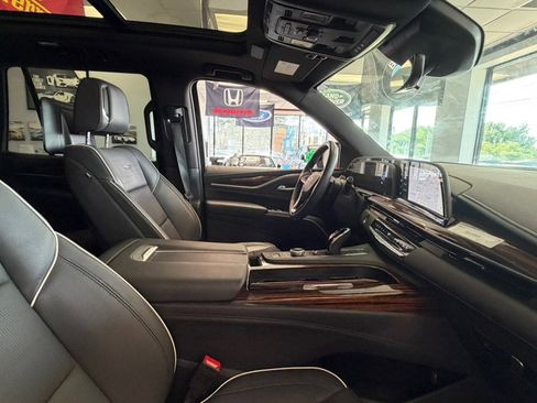 Used 2023 Cadillac Escalade Premium Luxury AWD/4WD image 37