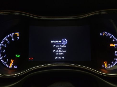 Used 2017 Jeep Grand Cherokee Laredo RWD image 23