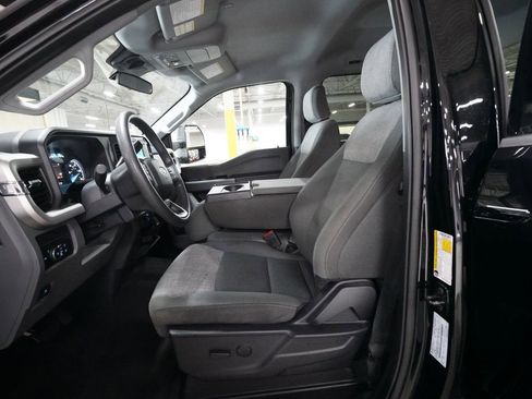 Used 2025 Ford F250 XLT AWD/4WD image 7