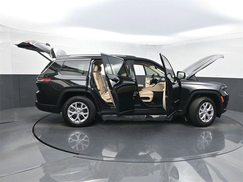 Used 2022 Jeep Grand Cherokee L Limited w/ Luxury Tech Group II image 42