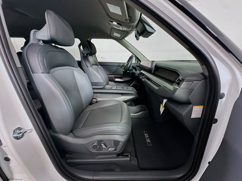 Used 2024 Kia EV9 Light Long Range image 34