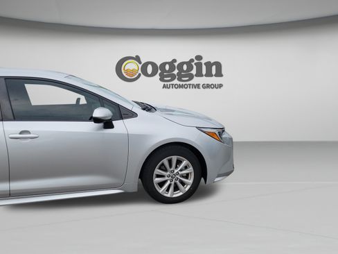 Used 2023 Toyota Corolla LE w/ LE Convenience Package FWD image 12