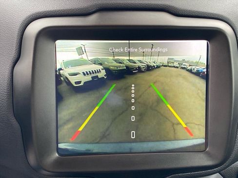 Used 2022 Jeep Renegade Latitude w/ Convenience Group AWD/4WD image 17