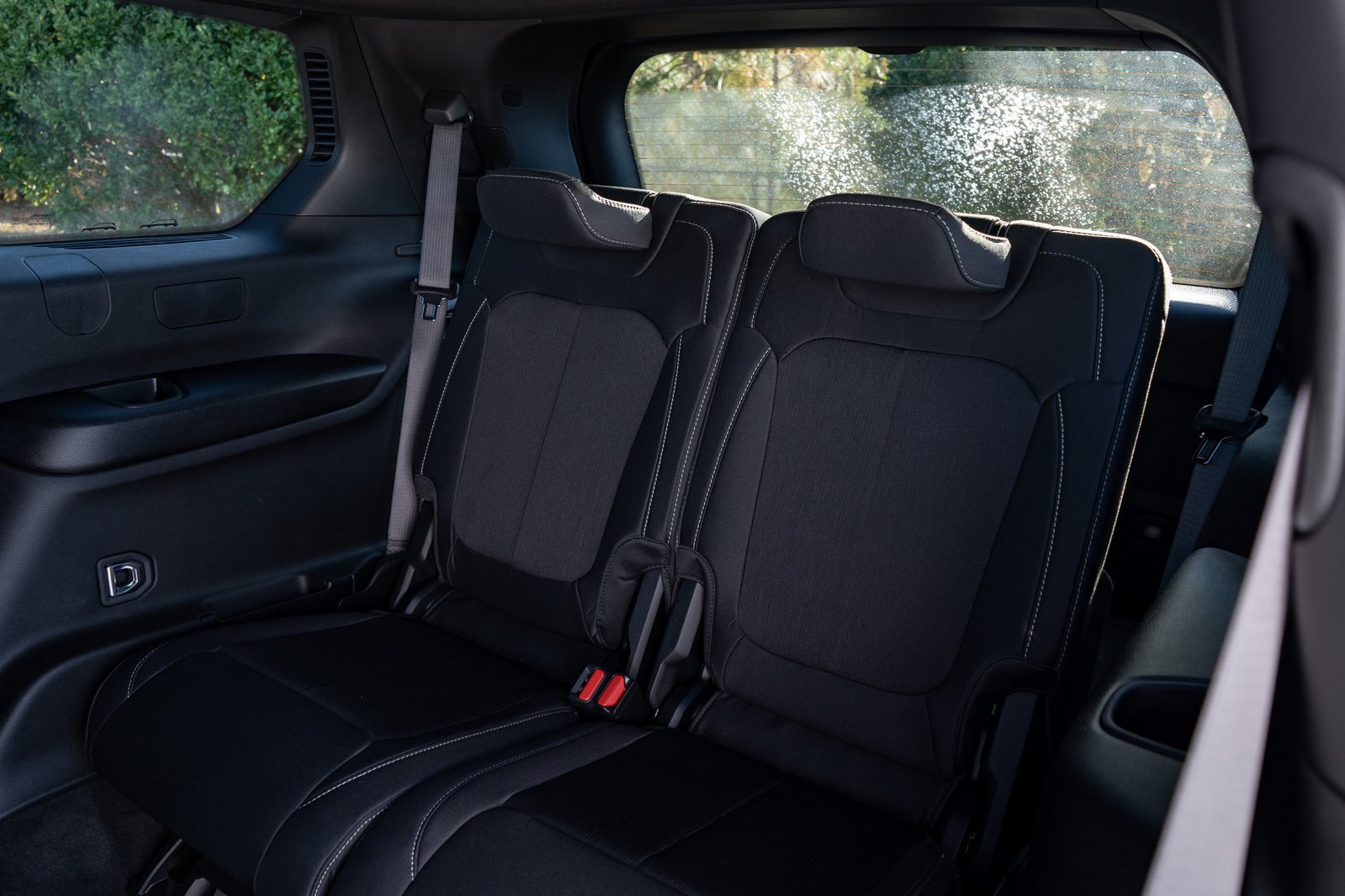 Used 2025 Jeep Grand Cherokee L Laredo RWD image 19