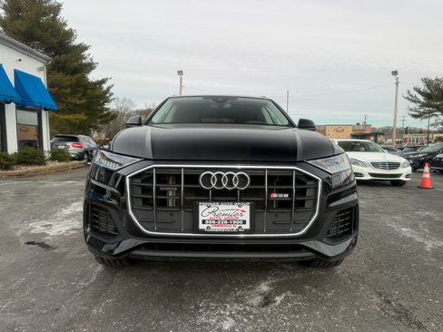 Used 2023 Audi Q8 Premium image 2