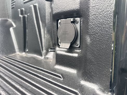 Used 2025 GMC Sierra 1500 SLT AWD/4WD image 18