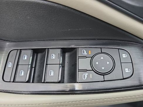 Used 2025 Nissan Rogue SV image 28