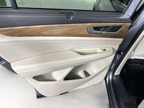 Used 2024 Volkswagen Atlas SE w/ Panoramic Sunroof Package FWD image 27