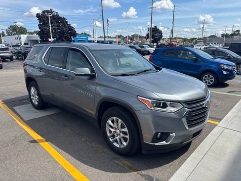 Used 2021 Chevrolet Traverse LT FWD image 3