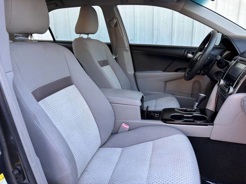 Used 2013 Toyota Camry LE image 14