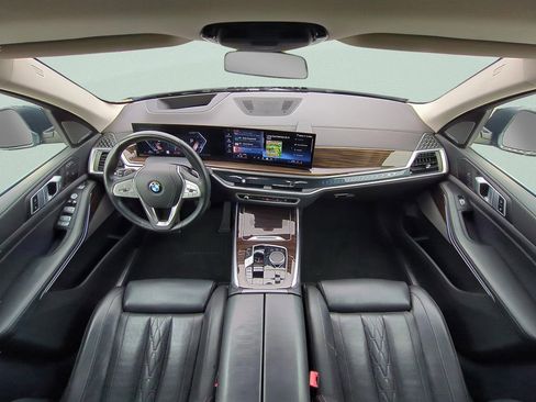 Used 2025 BMW X7 xDrive40i AWD/4WD image 11