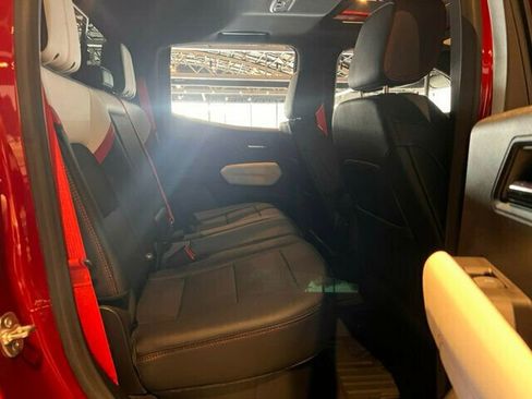 Used 2024 GMC Canyon AT4X w/ AT4X AEV Edition image 30