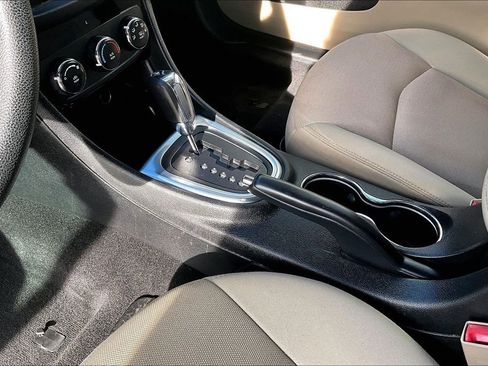 Used 2014 Dodge Avenger SE image 18