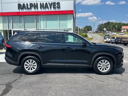 Used 2024 Toyota Grand Highlander AWD image 2