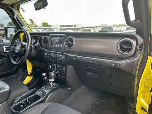 Used 2022 Jeep Wrangler Sport AWD/4WD image 16