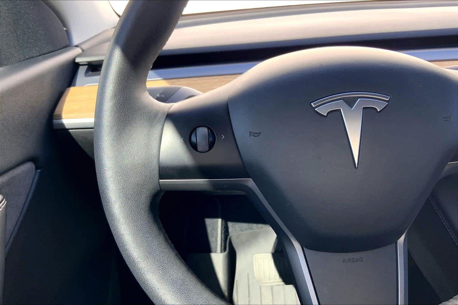 Used 2021 Tesla Model Y Long Range AWD/4WD image 24