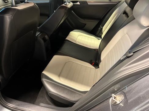 Used 2016 Volkswagen Jetta Sport image 16