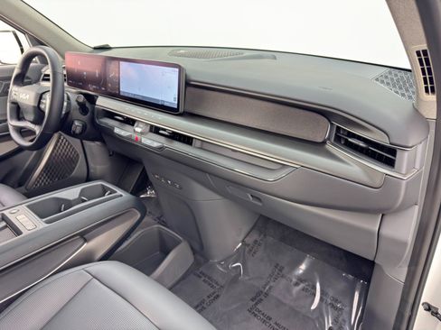 Used 2024 Kia EV9 Light image 13
