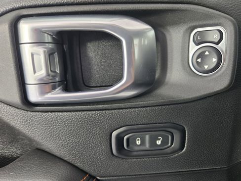 Used 2021 Jeep Gladiator Mojave AWD/4WD image 24