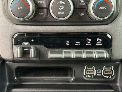 Used 2021 RAM 1500 Big Horn AWD/4WD image 18