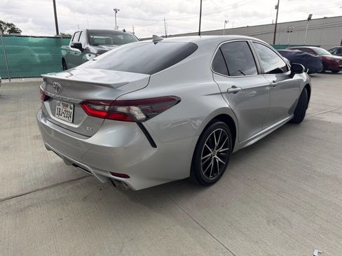 Used 2023 Toyota Camry SE image 4