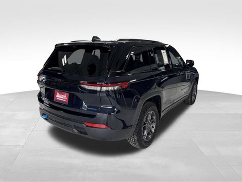 Used 2024 Jeep Grand Cherokee Trailhawk w/ Advanced Protech Group II AWD/4WD image 5