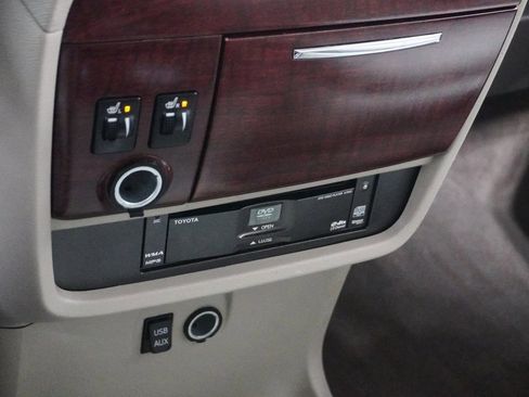 Used 2011 Toyota Sienna Limited w/ Premium Pkg image 34