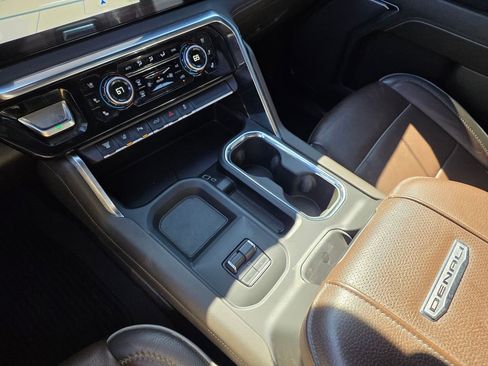 Used 2024 GMC Sierra 3500 Denali w/ Denali Reserve Package image 20