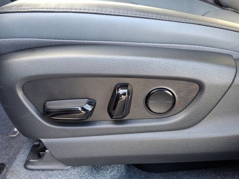 Used 2023 Lexus RZ 450e Premium image 14