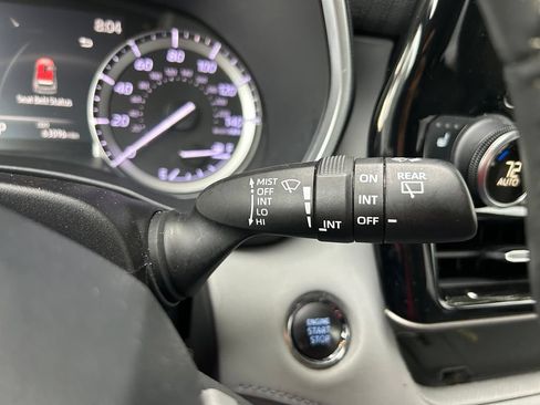 Used 2022 Toyota Highlander XLE AWD/4WD image 21
