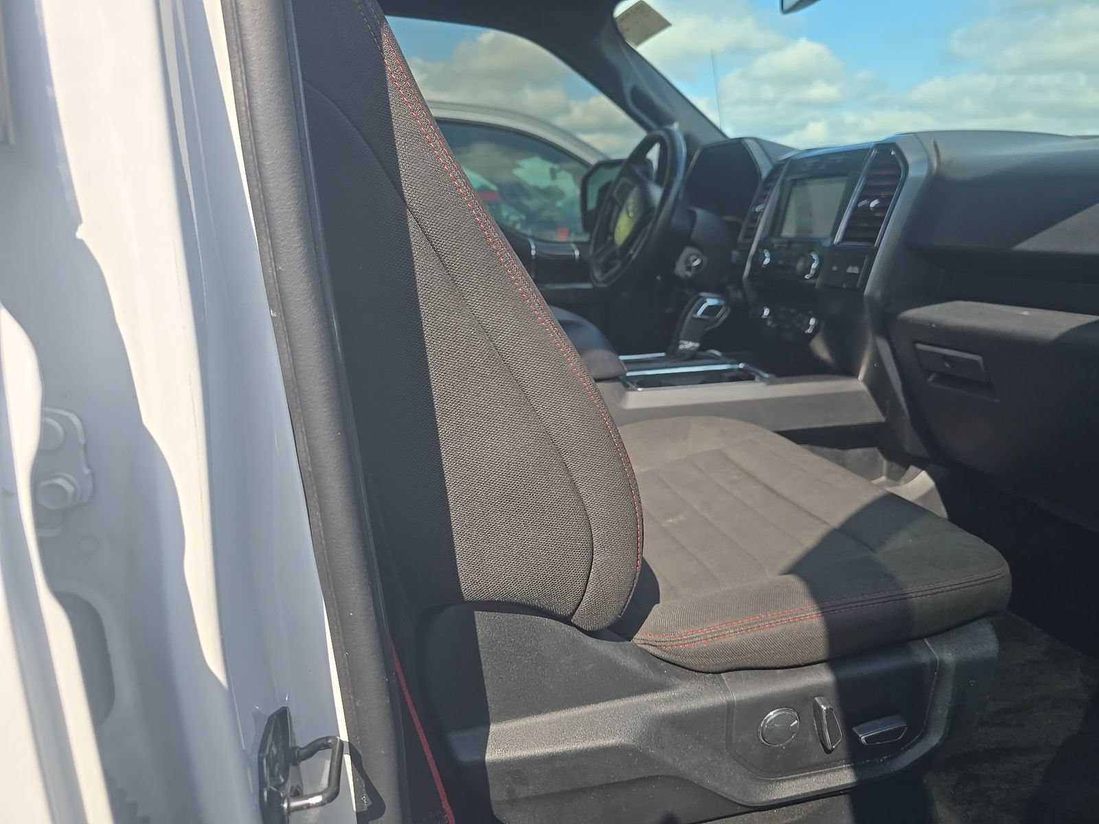 Used 2018 Ford F150 XLT w/ Equipment Group 302A Luxury AWD/4WD image 15