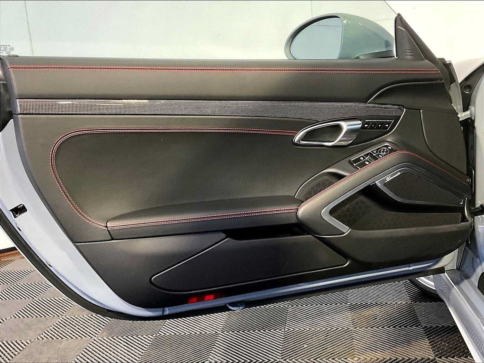 Certified 2025 Porsche 718 Cayman GTS RWD image 25