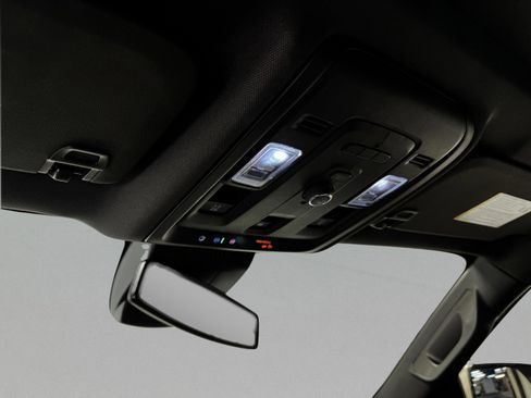 Used 2023 GMC Yukon SLT image 30