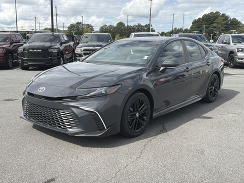 Used 2025 Toyota Camry SE FWD image 3