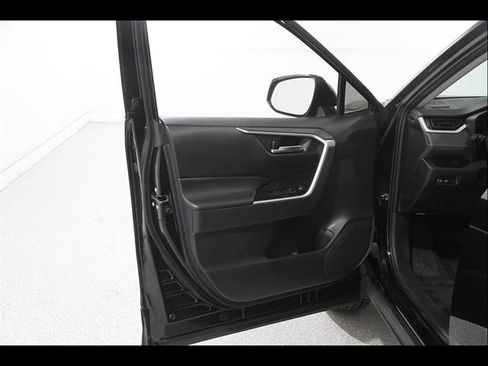 Used 2025 Toyota RAV4 XLE FWD image 4