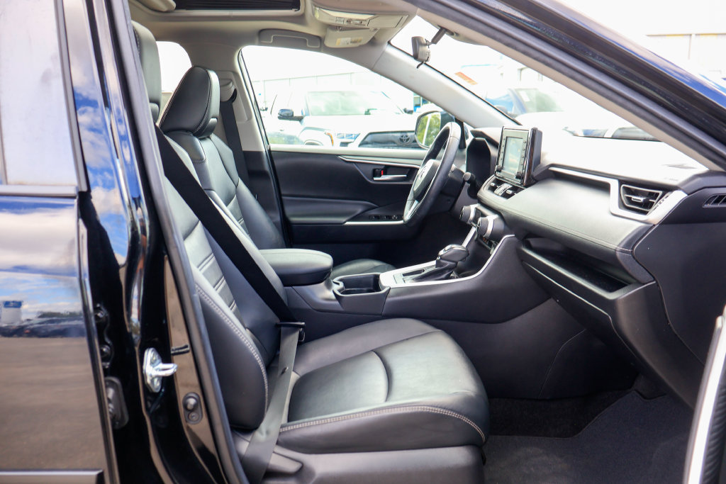 Used 2021 Toyota RAV4 XLE Premium FWD image 10