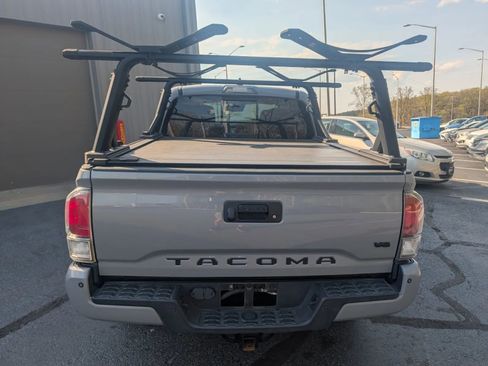 Used 2020 Toyota Tacoma TRD Sport w/ Technology Package image 3