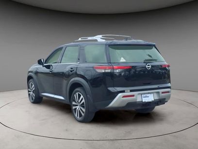 Used 2025 Nissan Pathfinder Platinum w/ Black Appearance Package