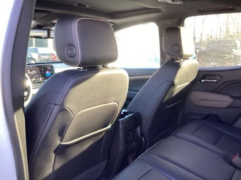Used 2023 GMC Canyon Denali image 17