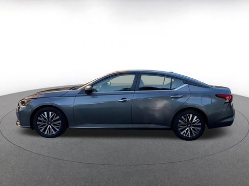 Used 2025 Nissan Altima 2.5 SV FWD image 9