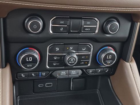 Used 2023 Chevrolet Suburban High Country AWD/4WD image 50
