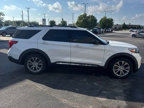 Used 2020 Ford Explorer XLT w/ Equipment Group 202A AWD/4WD image 4