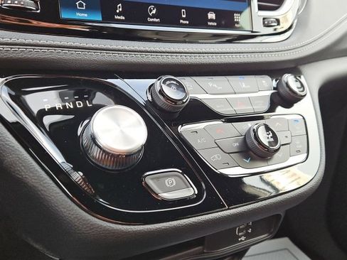 New 2026 Chrysler Pacifica Select image 38