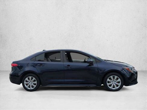 Certified 2022 Toyota Corolla LE FWD image 4