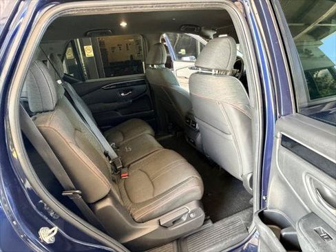 Used 2025 Honda Pilot Sport image 17