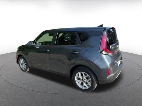 Used 2025 Kia Soul LX w/ LX Technology Package FWD image 9