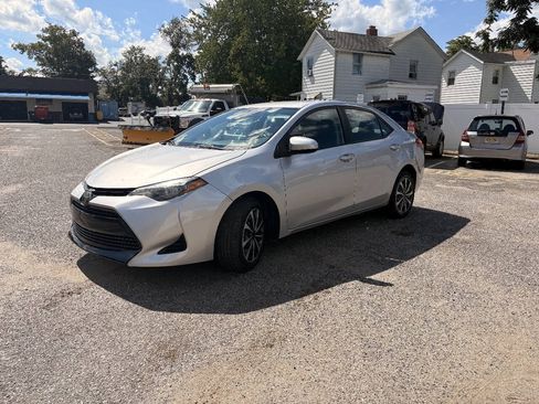 Used 2018 Toyota Corolla LE FWD image 15