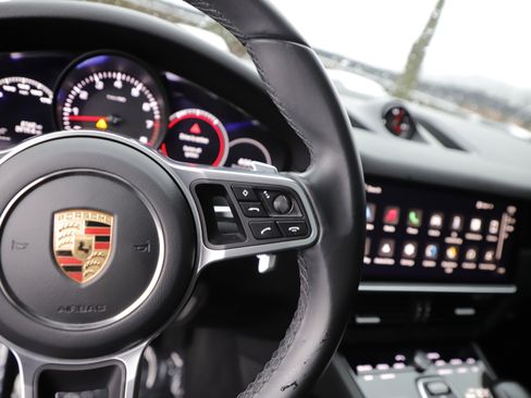 Used 2023 Porsche Cayenne Platinum Edition image 23