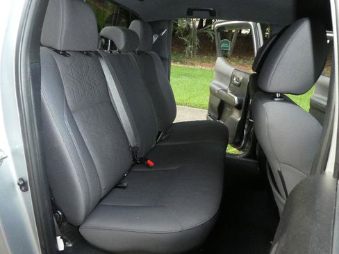 Used 2019 Toyota Tacoma TRD Sport AWD/4WD image 6