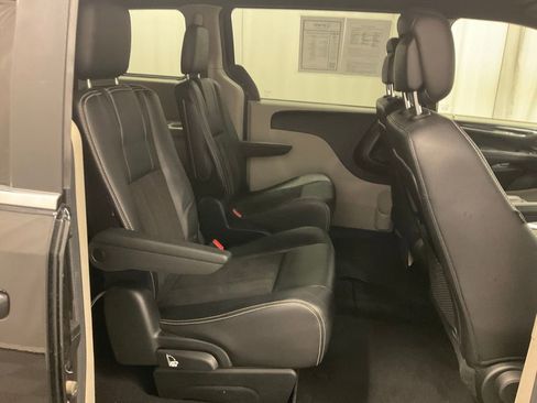 Used 2019 Dodge Grand Caravan SXT image 27